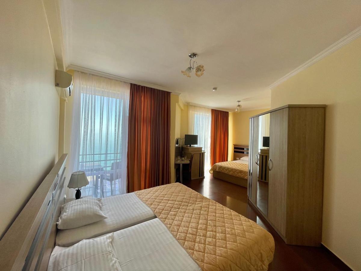 Hotel Lazuri In Kvariati Esterno foto