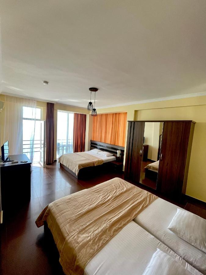 Hotel Lazuri In Kvariati Esterno foto