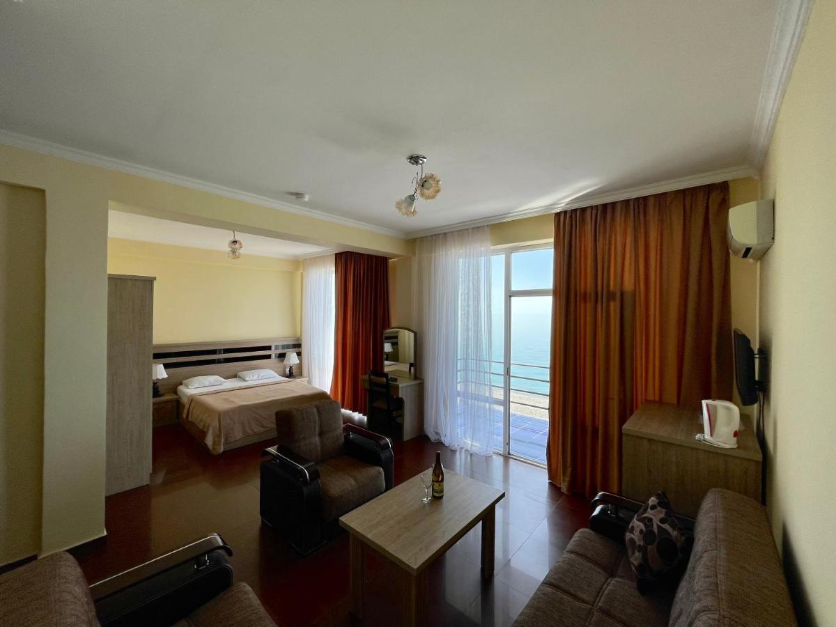 Hotel Lazuri In Kvariati Esterno foto