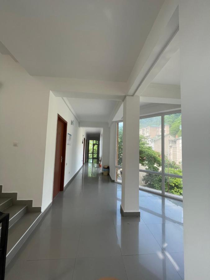 Hotel Lazuri In Kvariati Esterno foto