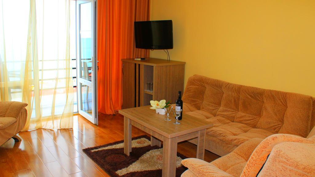 Hotel Lazuri In Kvariati Esterno foto