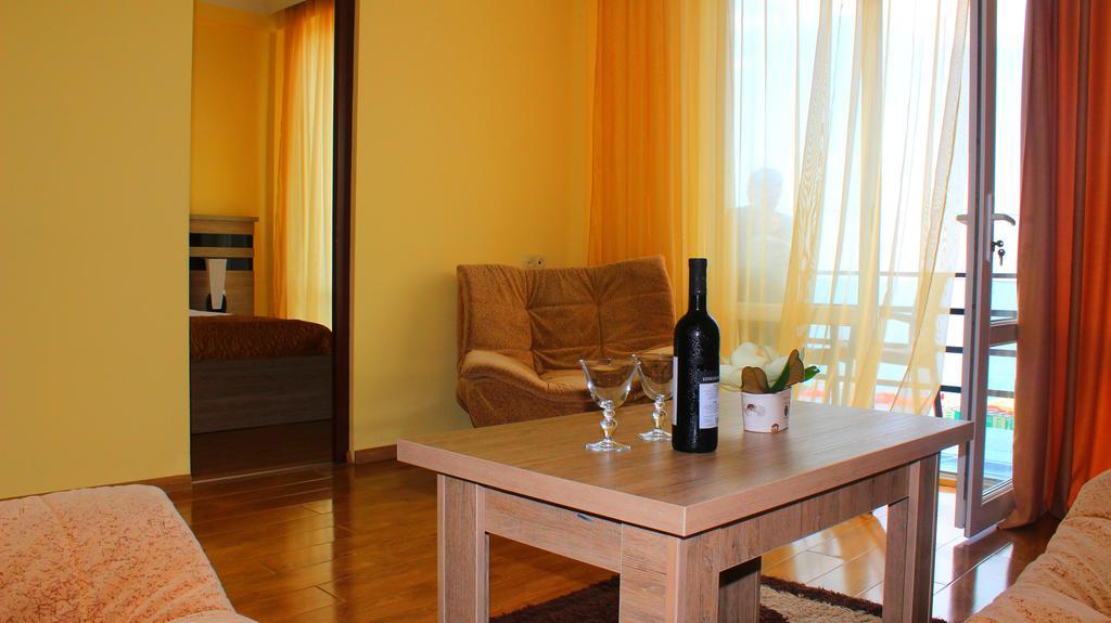Hotel Lazuri In Kvariati Esterno foto
