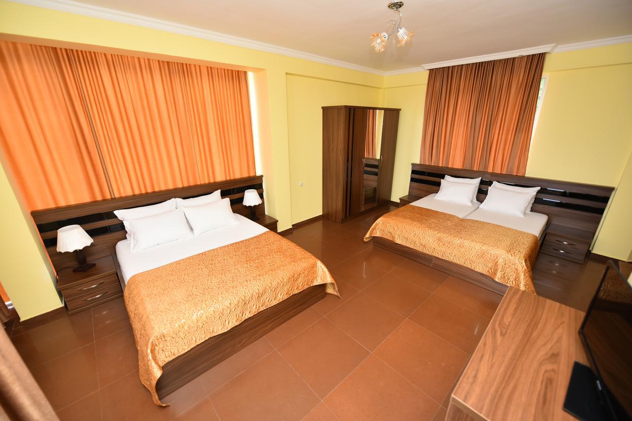 Hotel Lazuri In Kvariati Esterno foto