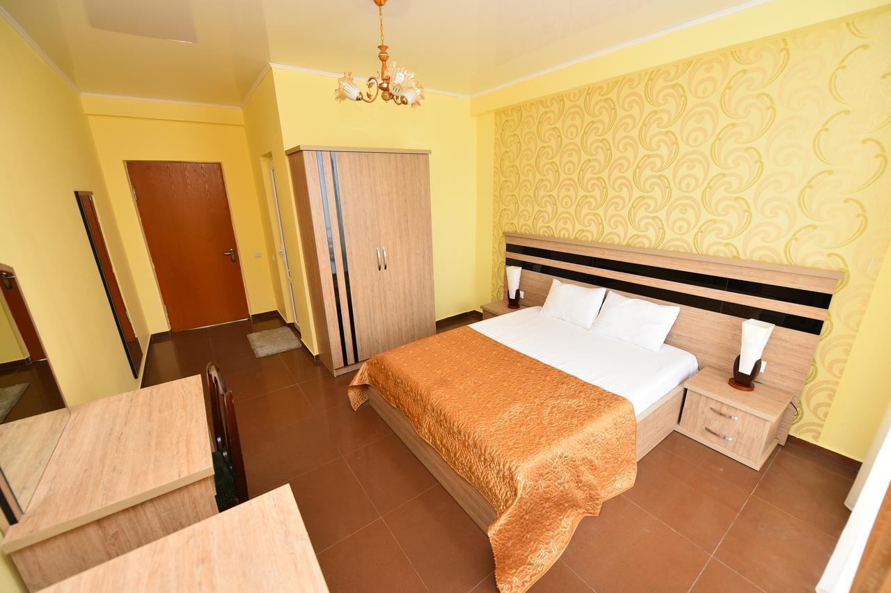 Hotel Lazuri In Kvariati Esterno foto
