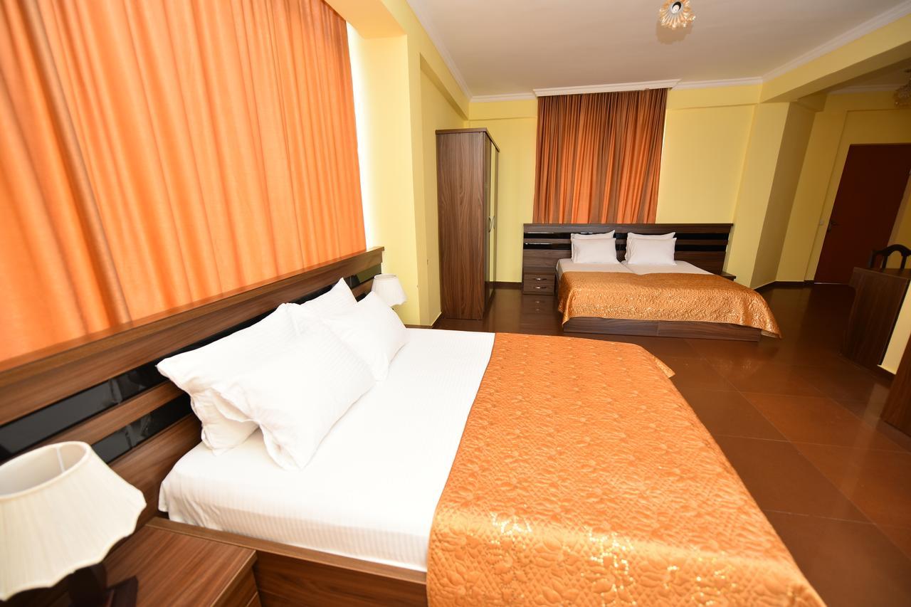 Hotel Lazuri In Kvariati Esterno foto
