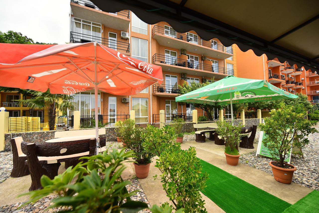 Hotel Lazuri In Kvariati Esterno foto