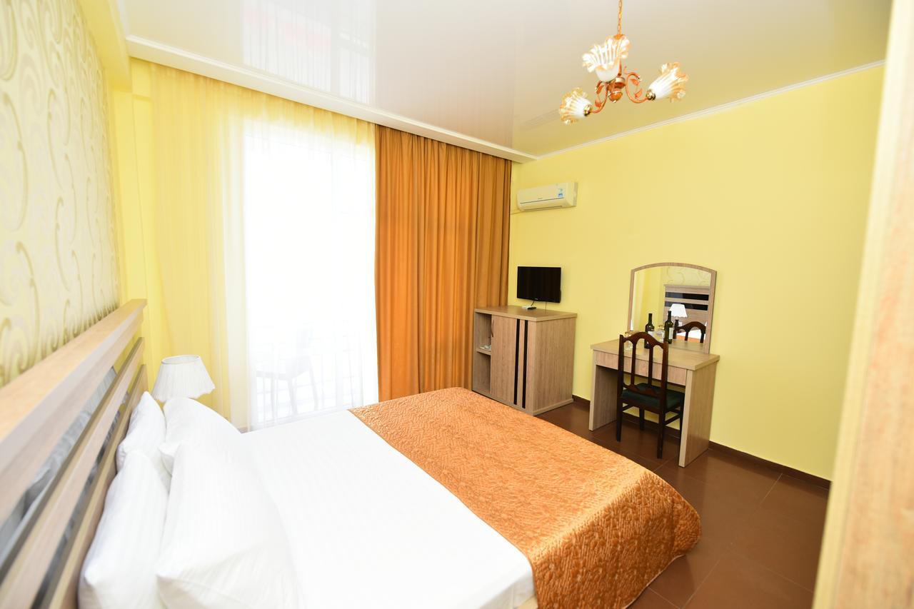 Hotel Lazuri In Kvariati Esterno foto